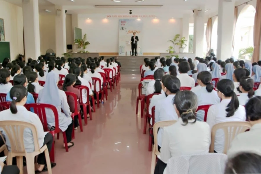 Tuyên Úy Của Một Dòng Tu – Vấn Đề 44