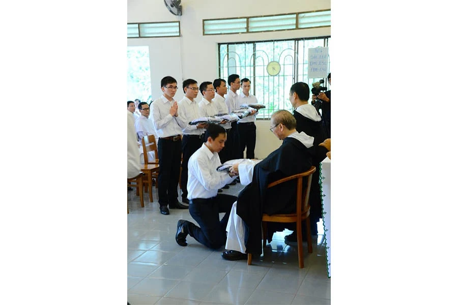 Thầm Quyền Chấp Nhận Ứng Sinh Vào Tập Viện – Vấn Đề 55