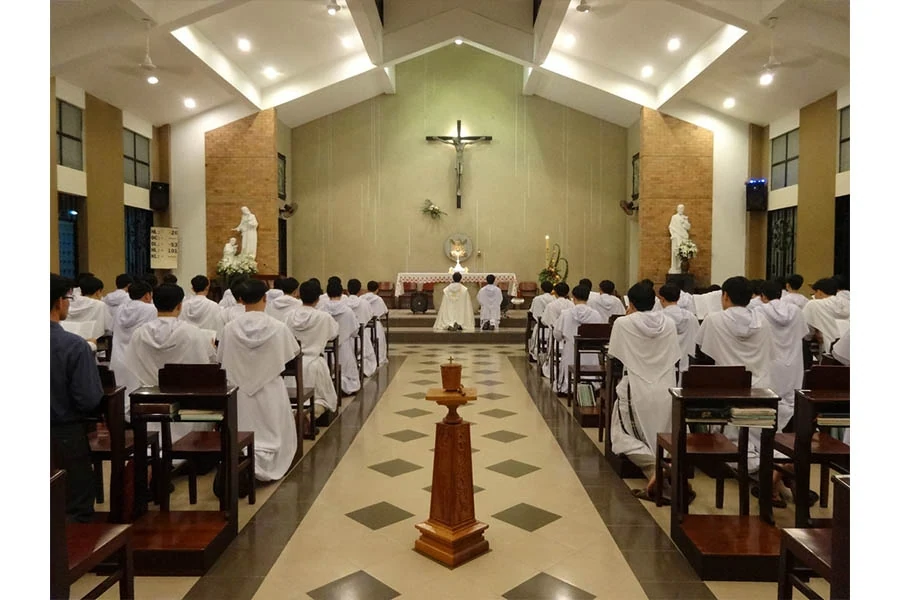 Nhà Nguyện – Nhà Thờ – Việc Lưu Trữ Thánh Thể Nơi Cộng Đoàn Dòng Tu – Vấn Đề 42