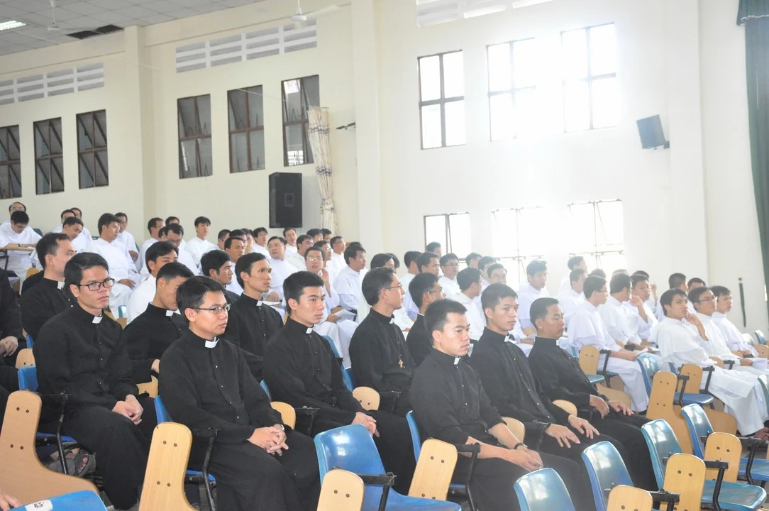 HV20khai20giang202