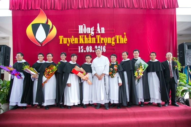KhanTrong201632