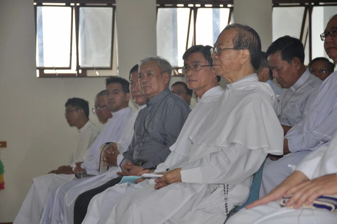 HV20khai20giang204